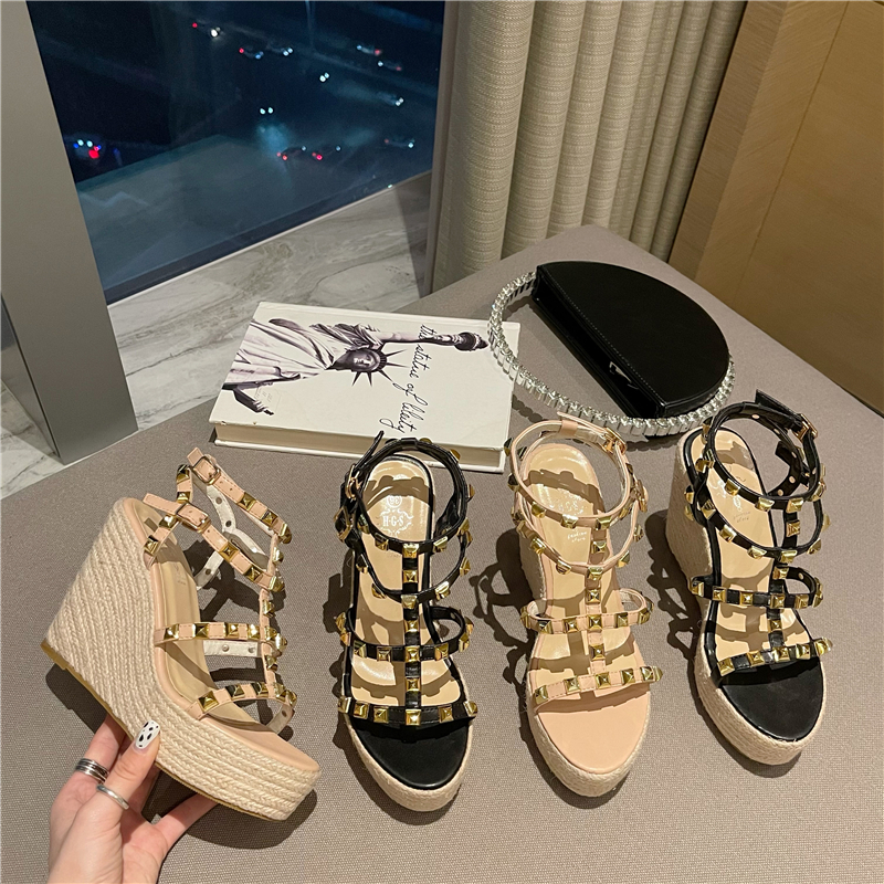 Thick Sole Rivet Open Toe Platform Sandals Women 2026 New Wedge Roman Heels