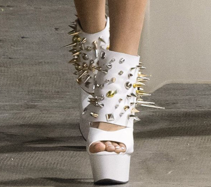 2025 New Runway Heavy Rivet Decorated Peep Toe Hollow Buckle Four-Season Fashion Boots for Women