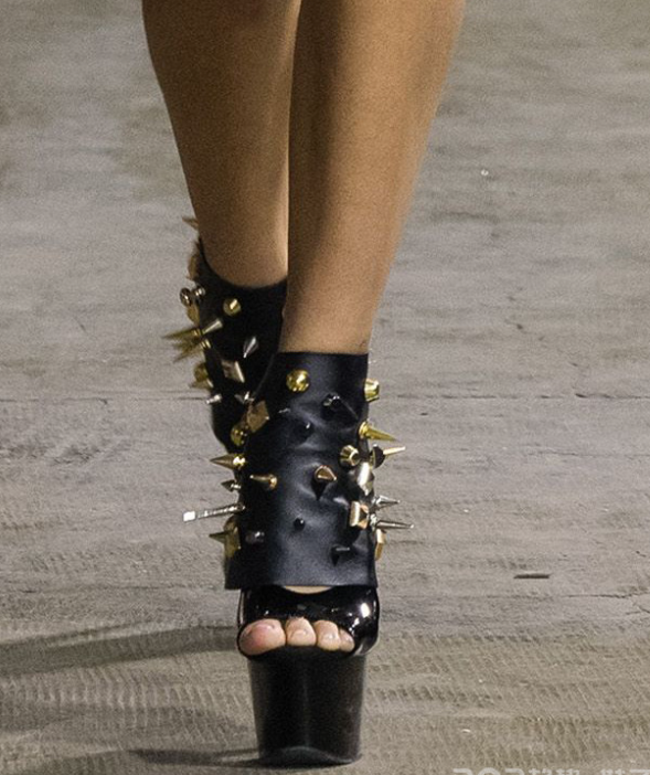 2025 New Runway Heavy Rivet Decorated Peep Toe Hollow Buckle Four-Season Fashion Boots for Women - Image 2
