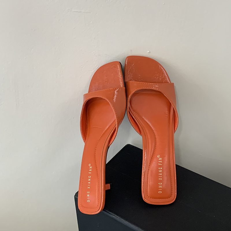 2026 French Fashion Open Toe Women's Shoes Simple Temperament Kitten Heel Sandals Versatile Commute One-Band Patent Leather High Heels - Image 2