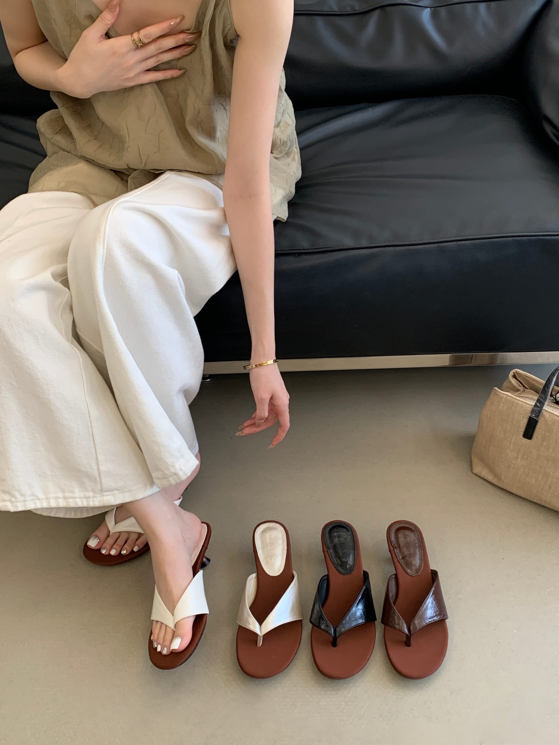 Women's Minimalist Flat Slide Sandals with Toe Loop Summer 2026 Korean Style Comfortable Commuter Slippers